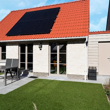 Cozy Polder House On The Westhinder Domain بيت للعطل